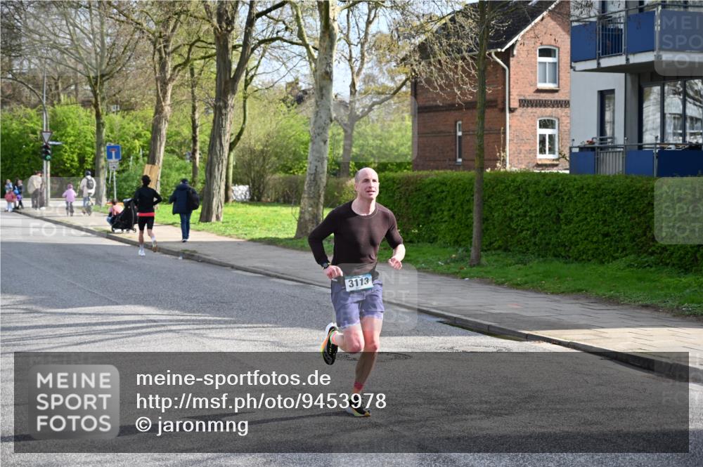 12.04.2026 - 45. Internationalen Wilhelmsburger Insellauf J. Mangold http://msf.ph/oto/9453978 12.04.2026 10:16:15 Ziel 3113, 2487, 5676 meine-sportfotos.de