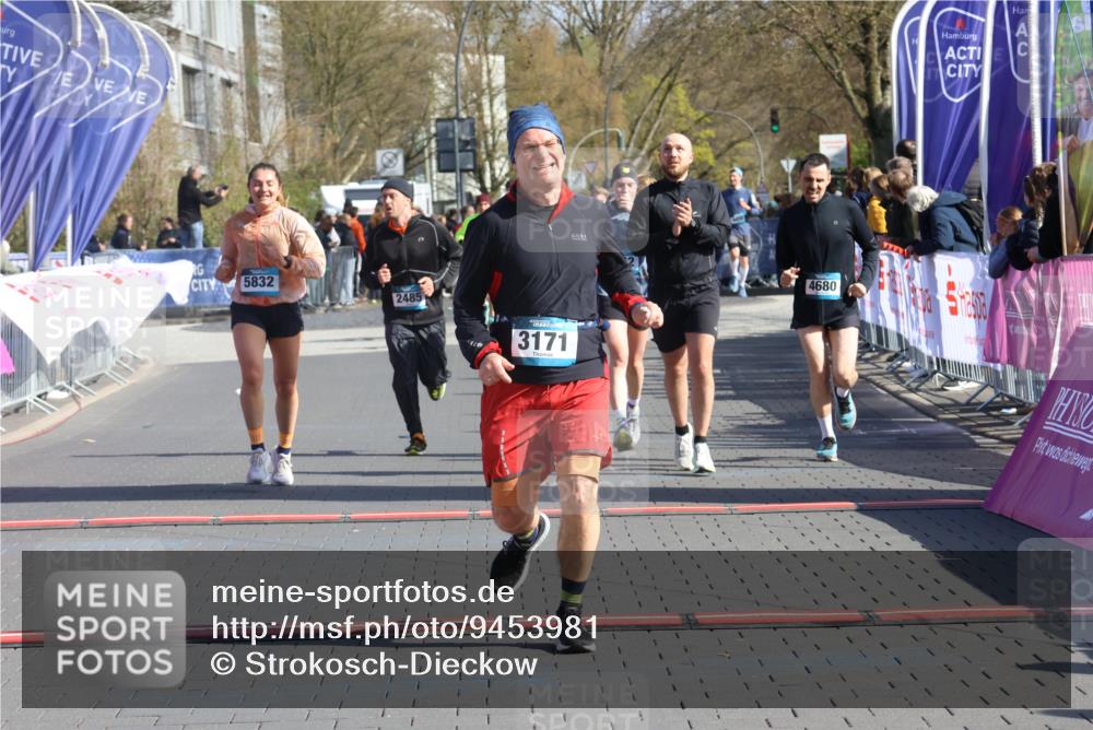 12.04.2026 - 45. Internationalen Wilhelmsburger Insellauf Strokosch-Dieckow http://msf.ph/oto/9453981 12.04.2026 10:41:03 Ziel 3171, 5832, 4680, 4262, 2485, 2883 meine-sportfotos.de