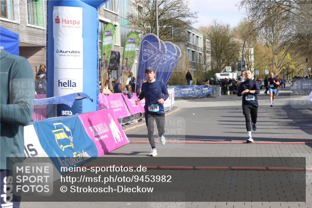 12.04.2026 - 45. Internationalen Wilhelmsburger Insellauf Strokosch-Dieckow http://msf.ph/oto/9453982 12.04.2026 10:29:01 Ziel 3141, 4883, 2979, 3585 meine-sportfotos.de