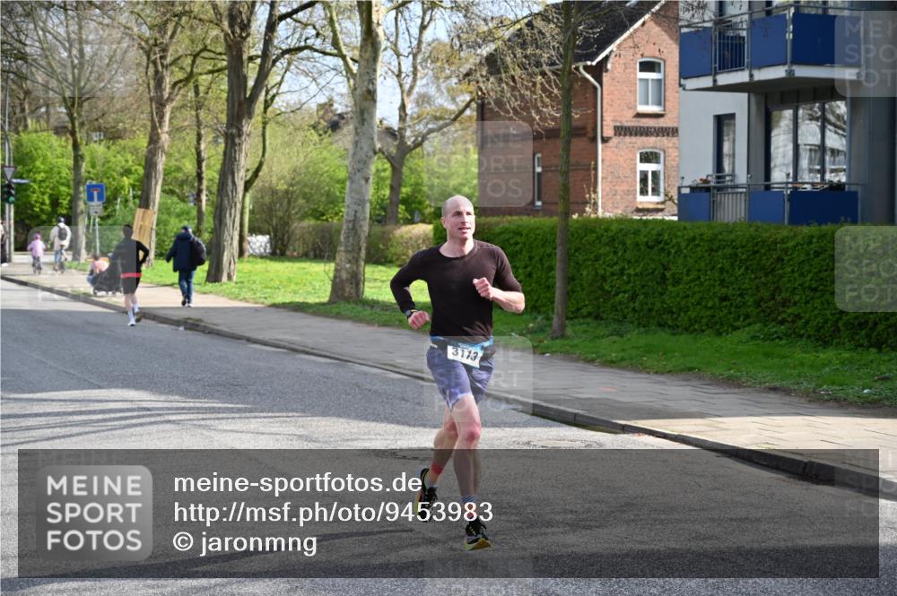12.04.2026 - 45. Internationalen Wilhelmsburger Insellauf J. Mangold http://msf.ph/oto/9453983 12.04.2026 10:16:15 Ziel 3113, 2487, 5676 meine-sportfotos.de
