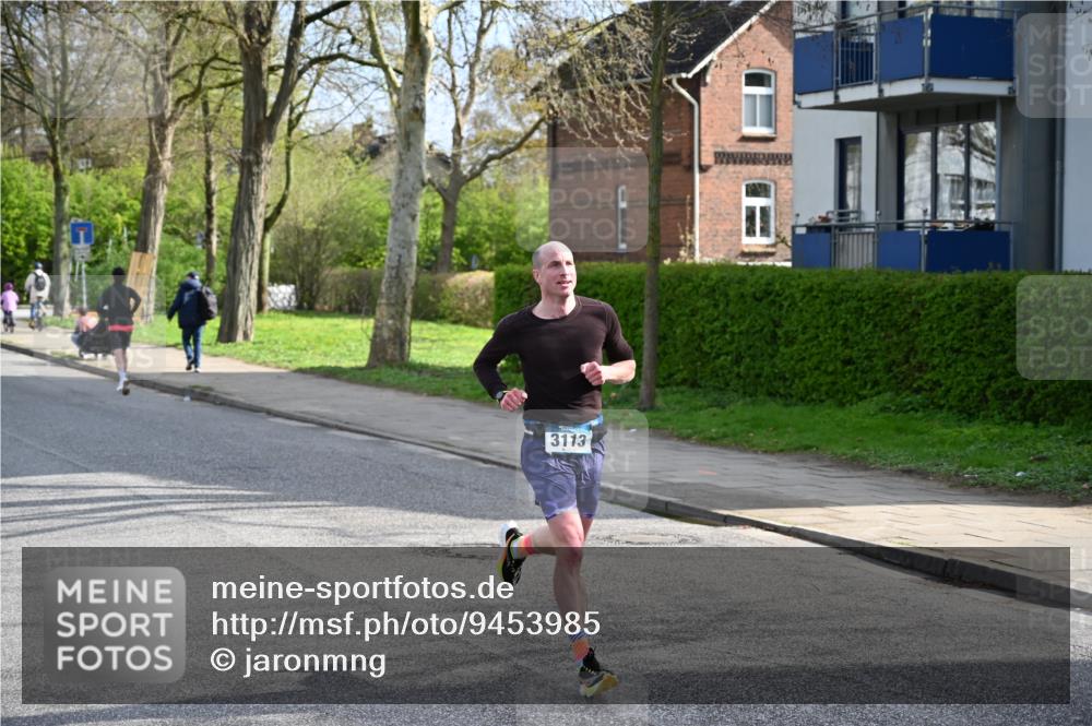 12.04.2026 - 45. Internationalen Wilhelmsburger Insellauf J. Mangold http://msf.ph/oto/9453985 12.04.2026 10:16:15 Ziel 3113, 2487, 5676 meine-sportfotos.de