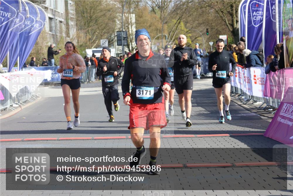 12.04.2026 - 45. Internationalen Wilhelmsburger Insellauf Strokosch-Dieckow http://msf.ph/oto/9453986 12.04.2026 10:41:03 Ziel 3171, 5832, 4680, 4262, 2485, 2883 meine-sportfotos.de