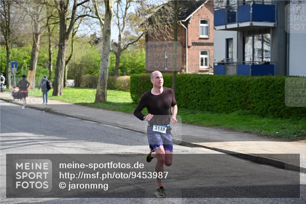 12.04.2026 - 45. Internationalen Wilhelmsburger Insellauf J. Mangold http://msf.ph/oto/9453987 12.04.2026 10:16:15 Ziel 3113, 2487, 5676 meine-sportfotos.de