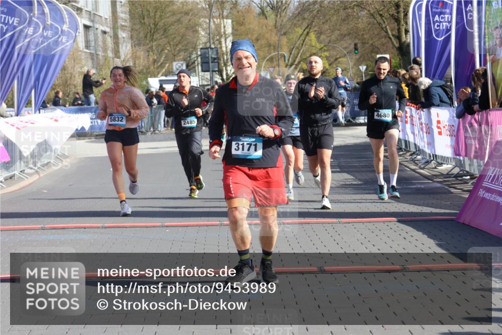 12.04.2026 - 45. Internationalen Wilhelmsburger Insellauf Strokosch-Dieckow http://msf.ph/oto/9453989 12.04.2026 10:41:04 Ziel 3171, 5832, 4680, 4262, 2485, 2883 meine-sportfotos.de