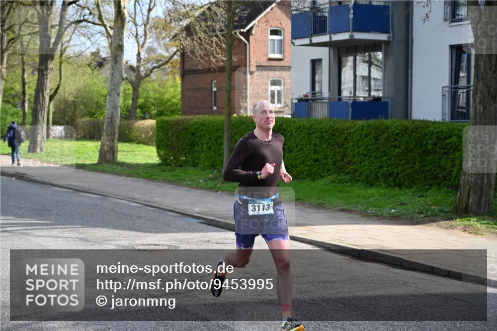 12.04.2026 - 45. Internationalen Wilhelmsburger Insellauf J. Mangold http://msf.ph/oto/9453995 12.04.2026 10:16:16 Ziel 3113, 2487, 5676 meine-sportfotos.de