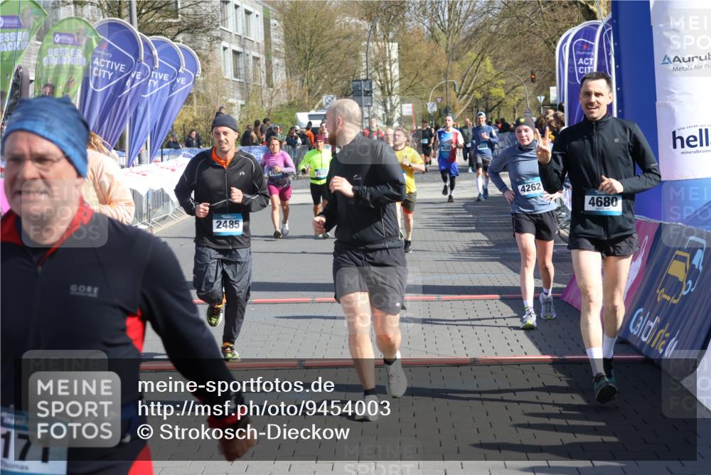 12.04.2026 - 45. Internationalen Wilhelmsburger Insellauf Strokosch-Dieckow http://msf.ph/oto/9454003 12.04.2026 10:41:07 Ziel 3171, 5832, 4680, 4262, 2485, 2883, 4501 meine-sportfotos.de