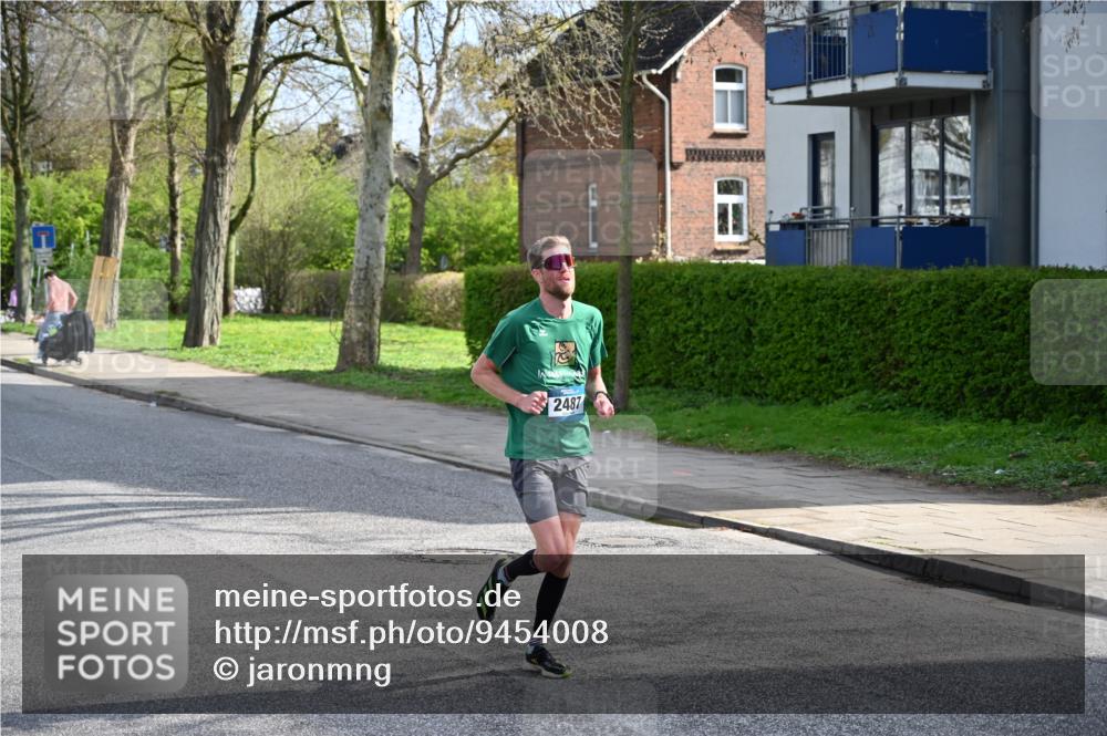 12.04.2026 - 45. Internationalen Wilhelmsburger Insellauf J. Mangold http://msf.ph/oto/9454008 12.04.2026 10:16:26 Ziel 2487, 5676, 3372 meine-sportfotos.de