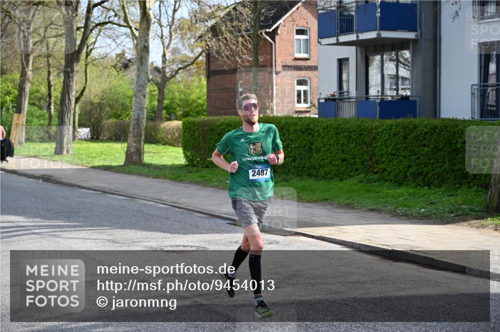 12.04.2026 - 45. Internationalen Wilhelmsburger Insellauf J. Mangold http://msf.ph/oto/9454013 12.04.2026 10:16:26 Ziel 2487, 5676, 3372 meine-sportfotos.de
