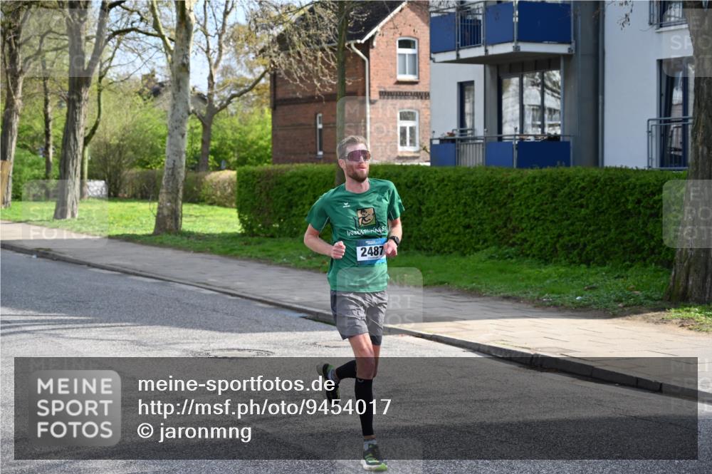 12.04.2026 - 45. Internationalen Wilhelmsburger Insellauf J. Mangold http://msf.ph/oto/9454017 12.04.2026 10:16:26 Ziel 2487, 5676, 3372 meine-sportfotos.de