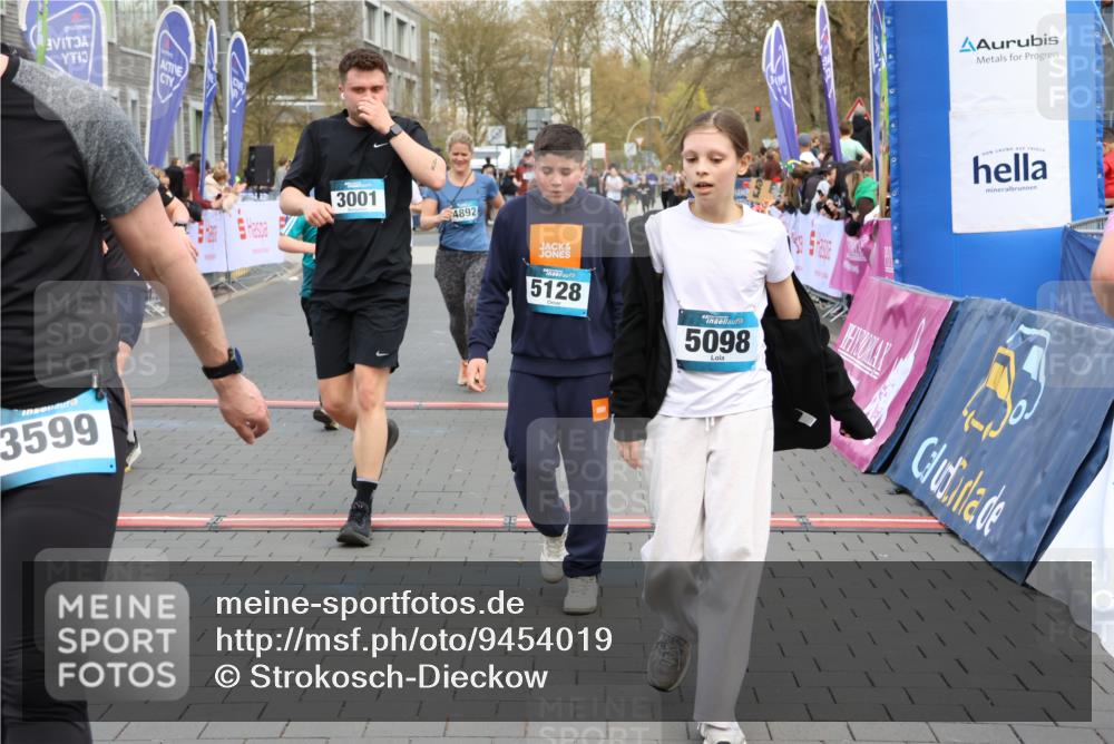 12.04.2026 - 45. Internationalen Wilhelmsburger Insellauf Strokosch-Dieckow http://msf.ph/oto/9454019 12.04.2026 13:05:33 Ziel 5128, 5098, 5235, 5234, 5504, 2139, 3001, 2443, 5862, 5110, 4892, 5752 meine-sportfotos.de