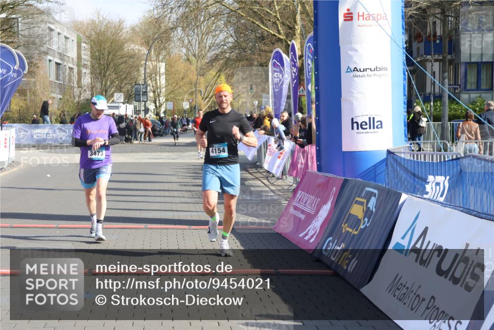 12.04.2026 - 45. Internationalen Wilhelmsburger Insellauf Strokosch-Dieckow http://msf.ph/oto/9454021 12.04.2026 10:29:06 Ziel 2979, 3585, 4154, 3473, 4075 meine-sportfotos.de