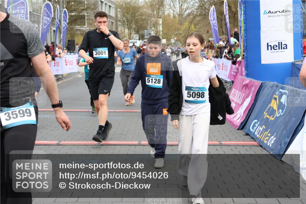 12.04.2026 - 45. Internationalen Wilhelmsburger Insellauf Strokosch-Dieckow http://msf.ph/oto/9454026 12.04.2026 13:05:33 Ziel 5128, 5098, 5235, 5234, 5504, 2139, 3001, 2443, 5862, 5110, 4892, 5752 meine-sportfotos.de