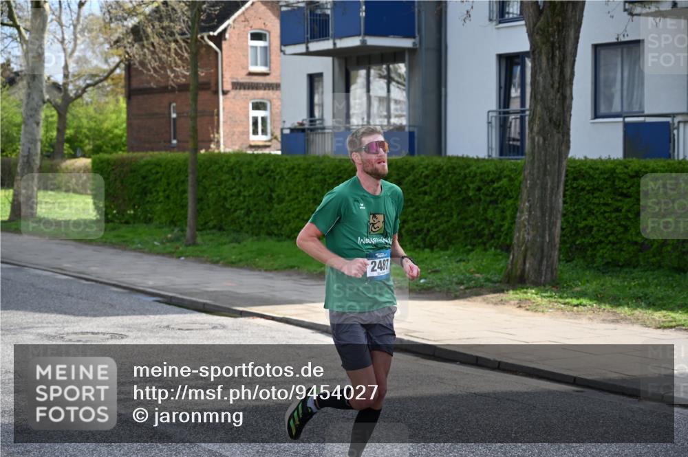 12.04.2026 - 45. Internationalen Wilhelmsburger Insellauf J. Mangold http://msf.ph/oto/9454027 12.04.2026 10:16:26 Ziel 2487, 5676, 3372 meine-sportfotos.de