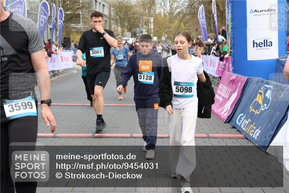 12.04.2026 - 45. Internationalen Wilhelmsburger Insellauf Strokosch-Dieckow http://msf.ph/oto/9454031 12.04.2026 13:05:33 Ziel 5128, 5098, 5235, 5234, 5504, 2139, 3001, 2443, 5862, 5110, 4892, 5752 meine-sportfotos.de