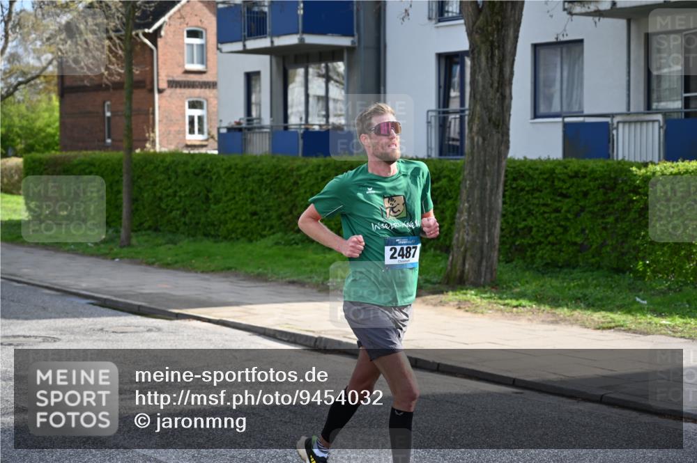 12.04.2026 - 45. Internationalen Wilhelmsburger Insellauf J. Mangold http://msf.ph/oto/9454032 12.04.2026 10:16:26 Ziel 2487, 5676, 3372 meine-sportfotos.de