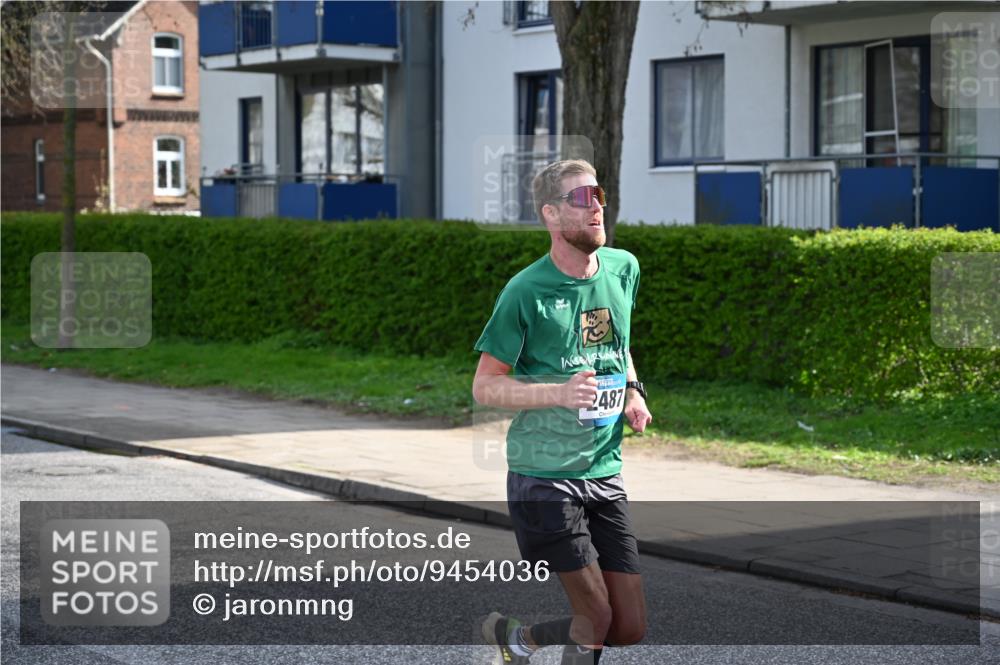 12.04.2026 - 45. Internationalen Wilhelmsburger Insellauf J. Mangold http://msf.ph/oto/9454036 12.04.2026 10:16:27 Ziel 2487, 5676, 3372 meine-sportfotos.de