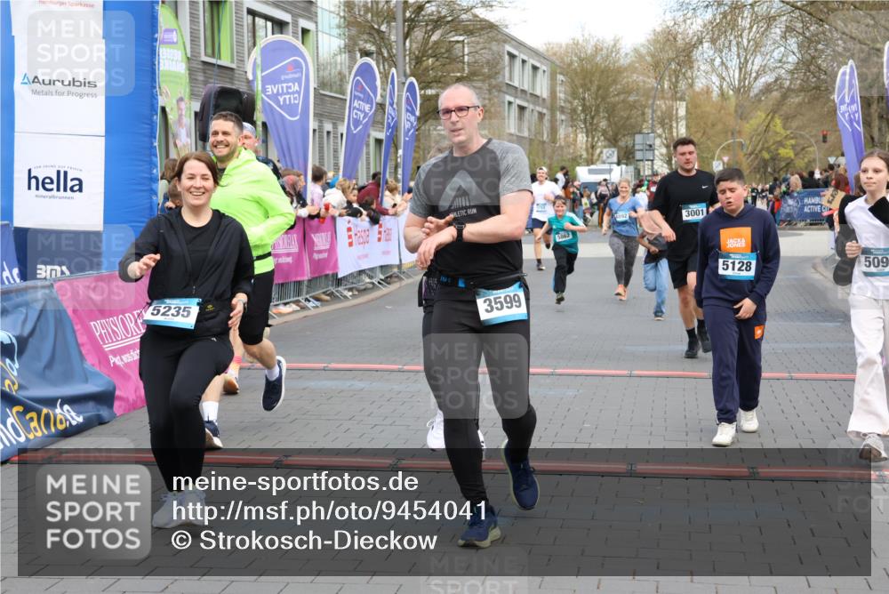 12.04.2026 - 45. Internationalen Wilhelmsburger Insellauf Strokosch-Dieckow http://msf.ph/oto/9454041 12.04.2026 13:05:30 Ziel 5128, 5098, 5235, 5234, 5504, 2139, 3001, 2443, 5862, 5110, 4892 meine-sportfotos.de