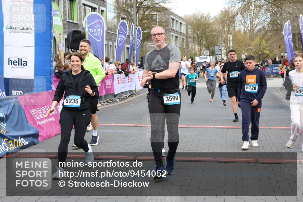 12.04.2026 - 45. Internationalen Wilhelmsburger Insellauf Strokosch-Dieckow http://msf.ph/oto/9454052 12.04.2026 13:05:30 Ziel 5128, 5098, 5235, 5234, 5504, 2139, 3001, 2443, 5862, 5110, 4892 meine-sportfotos.de