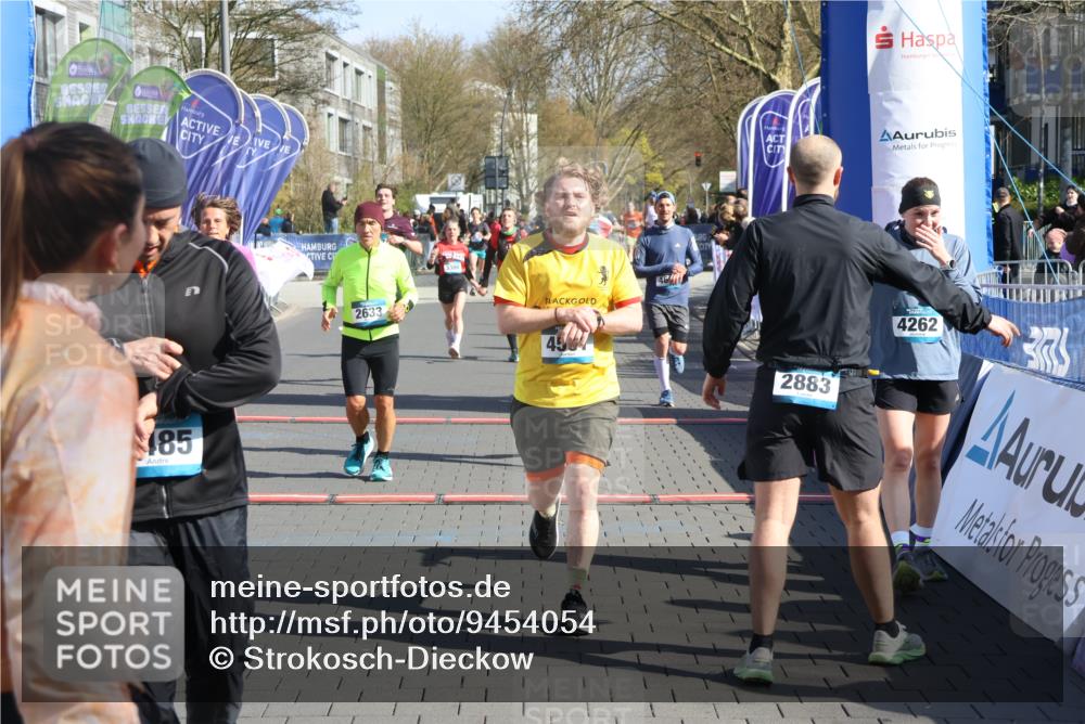 12.04.2026 - 45. Internationalen Wilhelmsburger Insellauf Strokosch-Dieckow http://msf.ph/oto/9454054 12.04.2026 10:41:12 Ziel 4501, 2633, 2634, 3090, 4649, 4655, 3987, 3381, 3380 meine-sportfotos.de
