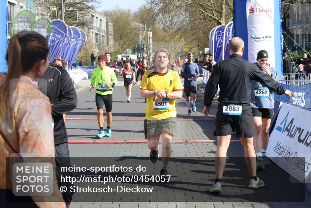 12.04.2026 - 45. Internationalen Wilhelmsburger Insellauf Strokosch-Dieckow http://msf.ph/oto/9454057 12.04.2026 10:41:12 Ziel 4501, 2633, 2634, 3090, 4649, 4655, 3987, 3381, 3380 meine-sportfotos.de