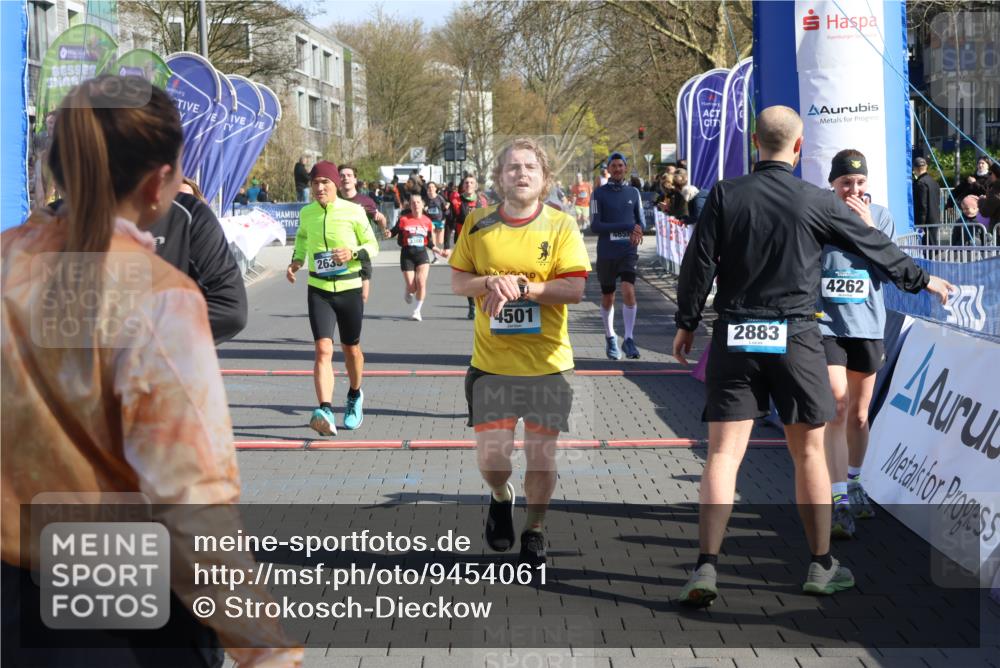 12.04.2026 - 45. Internationalen Wilhelmsburger Insellauf Strokosch-Dieckow http://msf.ph/oto/9454061 12.04.2026 10:41:12 Ziel 4501, 2633, 2634, 3090, 4649, 4655, 3987, 3381, 3380 meine-sportfotos.de
