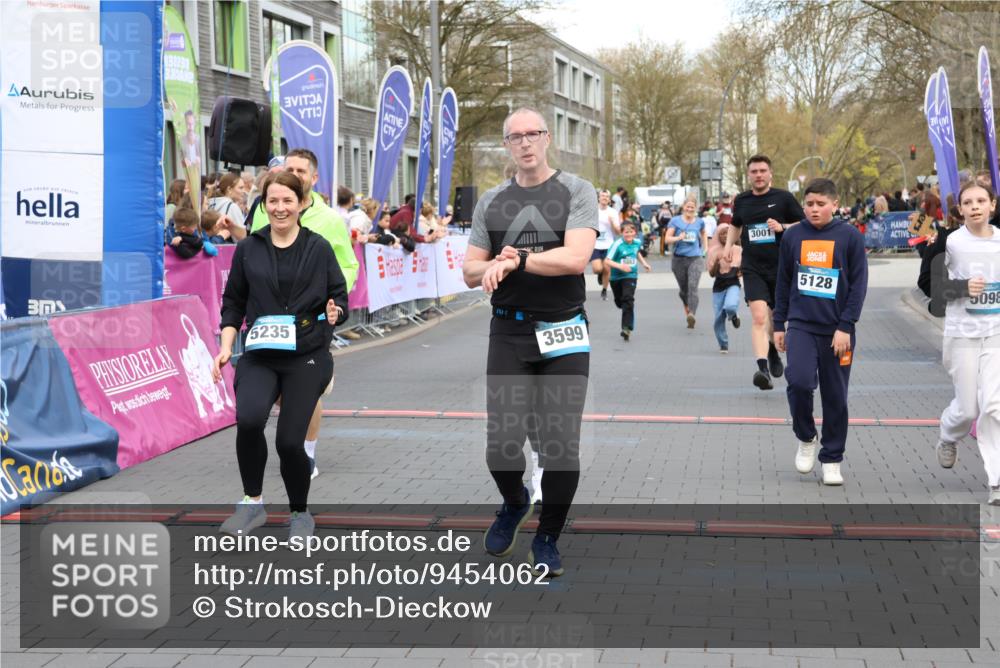 12.04.2026 - 45. Internationalen Wilhelmsburger Insellauf Strokosch-Dieckow http://msf.ph/oto/9454062 12.04.2026 13:05:30 Ziel 5128, 5098, 5235, 5234, 5504, 2139, 3001, 2443, 5862, 5110, 4892 meine-sportfotos.de
