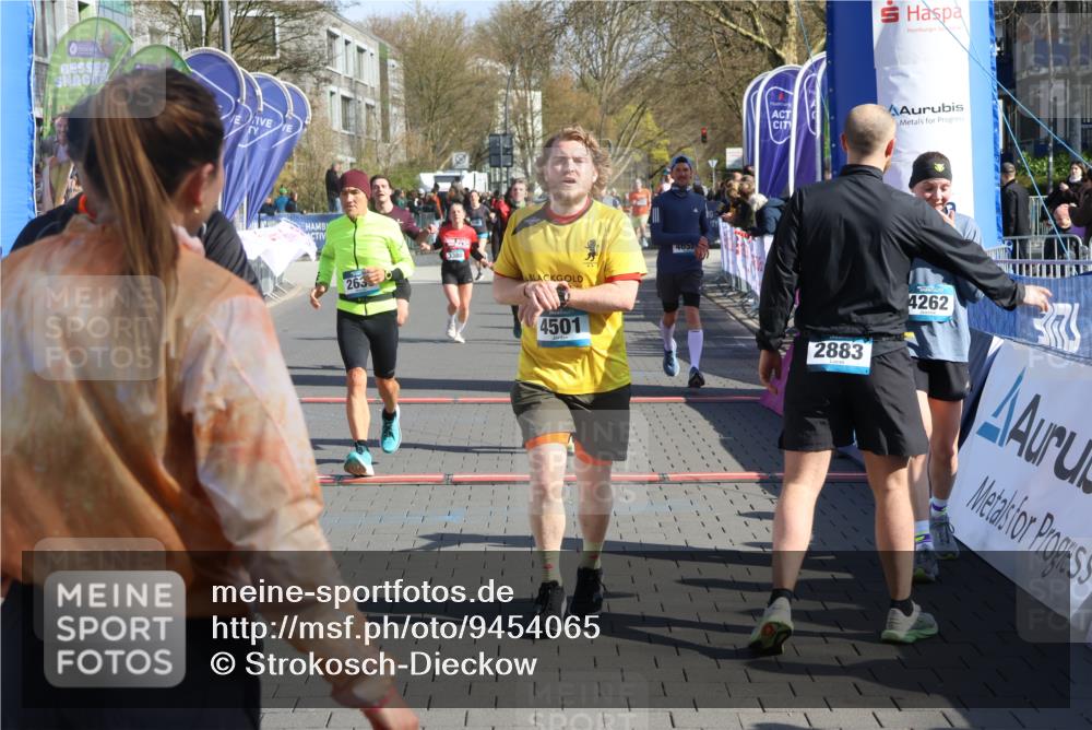 12.04.2026 - 45. Internationalen Wilhelmsburger Insellauf Strokosch-Dieckow http://msf.ph/oto/9454065 12.04.2026 10:41:12 Ziel 4501, 2633, 2634, 3090, 4649, 4655, 3987, 3381, 3380 meine-sportfotos.de