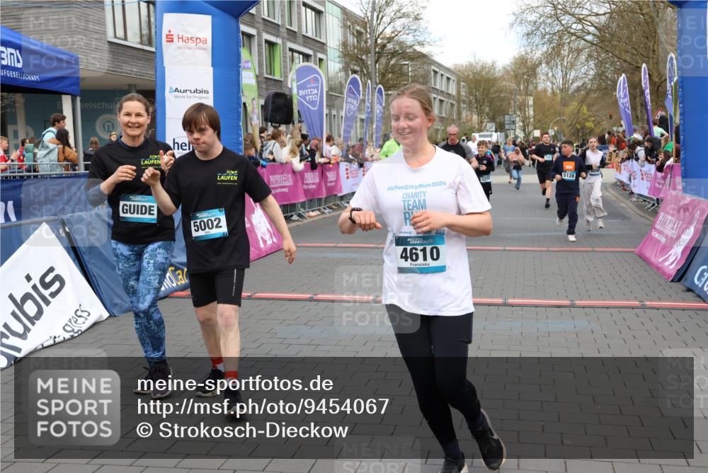 12.04.2026 - 45. Internationalen Wilhelmsburger Insellauf Strokosch-Dieckow http://msf.ph/oto/9454067 12.04.2026 13:05:28 Ziel 4610, 5128, 5098, 5235, 5234, 5504, 2139, 3001, 2443 meine-sportfotos.de