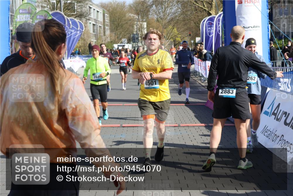 12.04.2026 - 45. Internationalen Wilhelmsburger Insellauf Strokosch-Dieckow http://msf.ph/oto/9454070 12.04.2026 10:41:12 Ziel 4501, 2633, 2634, 3090, 4649, 4655, 3987, 3381, 3380 meine-sportfotos.de
