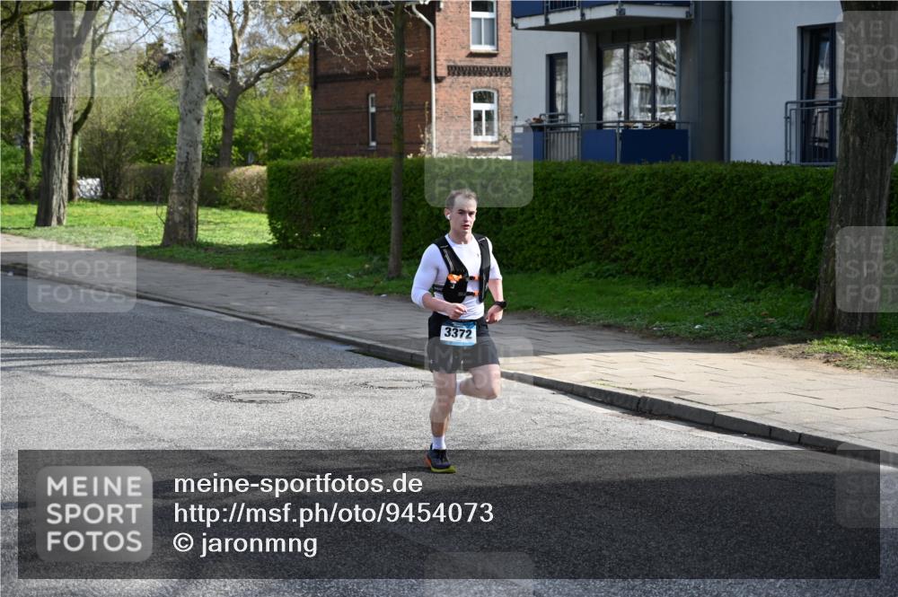 12.04.2026 - 45. Internationalen Wilhelmsburger Insellauf J. Mangold http://msf.ph/oto/9454073 12.04.2026 10:17:05 Ziel 3372, 3401, 5838, 2819, 2866 meine-sportfotos.de