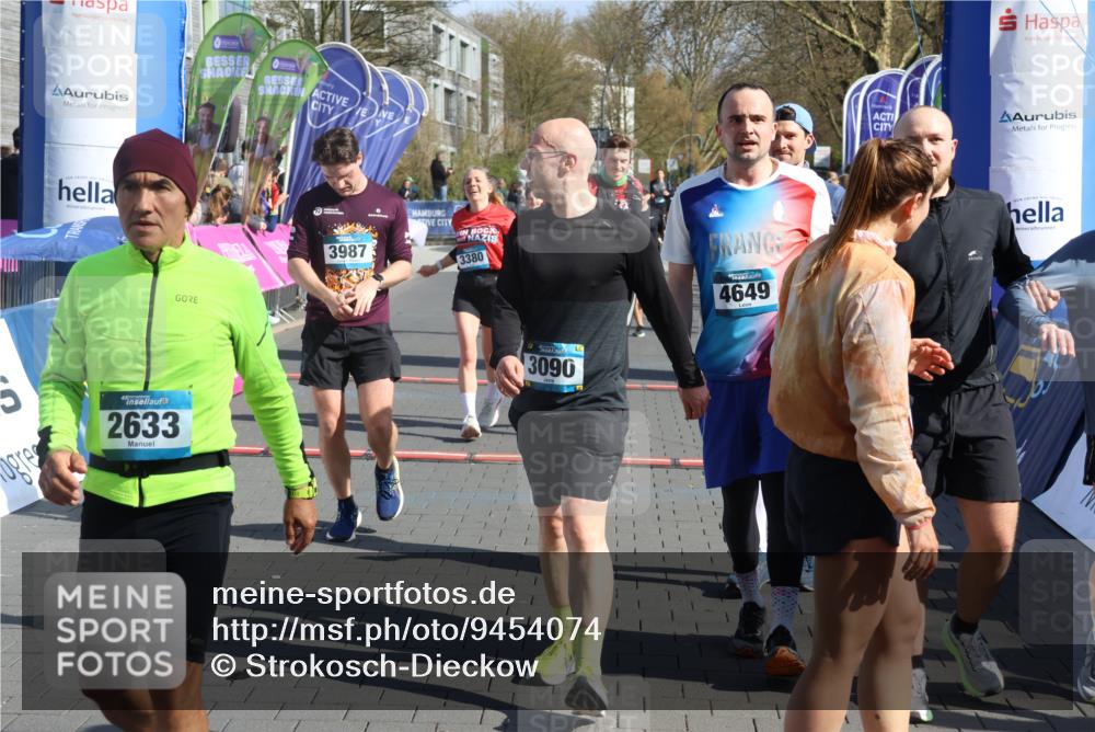 12.04.2026 - 45. Internationalen Wilhelmsburger Insellauf Strokosch-Dieckow http://msf.ph/oto/9454074 12.04.2026 10:41:15 Ziel 2633, 2634, 3090, 4649, 4655, 3987, 3381, 3380, 4180, 4980, 5408 meine-sportfotos.de