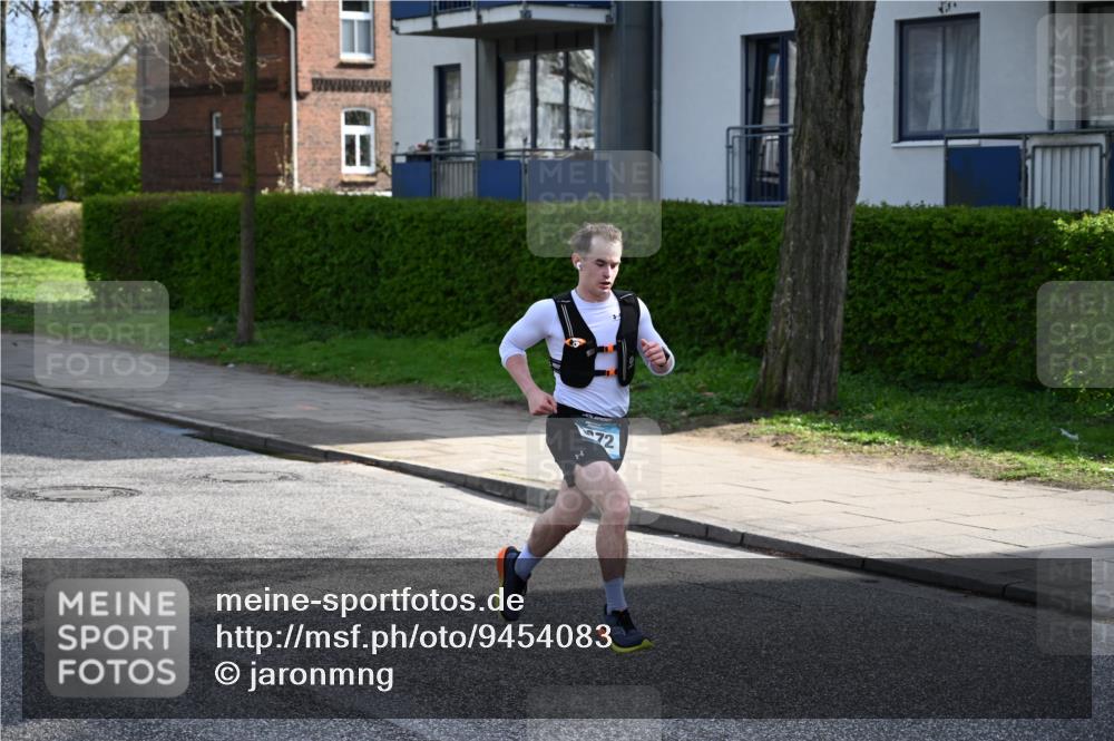 12.04.2026 - 45. Internationalen Wilhelmsburger Insellauf J. Mangold http://msf.ph/oto/9454083 12.04.2026 10:17:05 Ziel 3372, 3401, 5838, 2819, 2866 meine-sportfotos.de