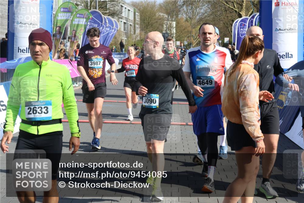 12.04.2026 - 45. Internationalen Wilhelmsburger Insellauf Strokosch-Dieckow http://msf.ph/oto/9454085 12.04.2026 10:41:15 Ziel 2633, 2634, 3090, 4649, 4655, 3987, 3381, 3380, 4180, 4980, 5408 meine-sportfotos.de