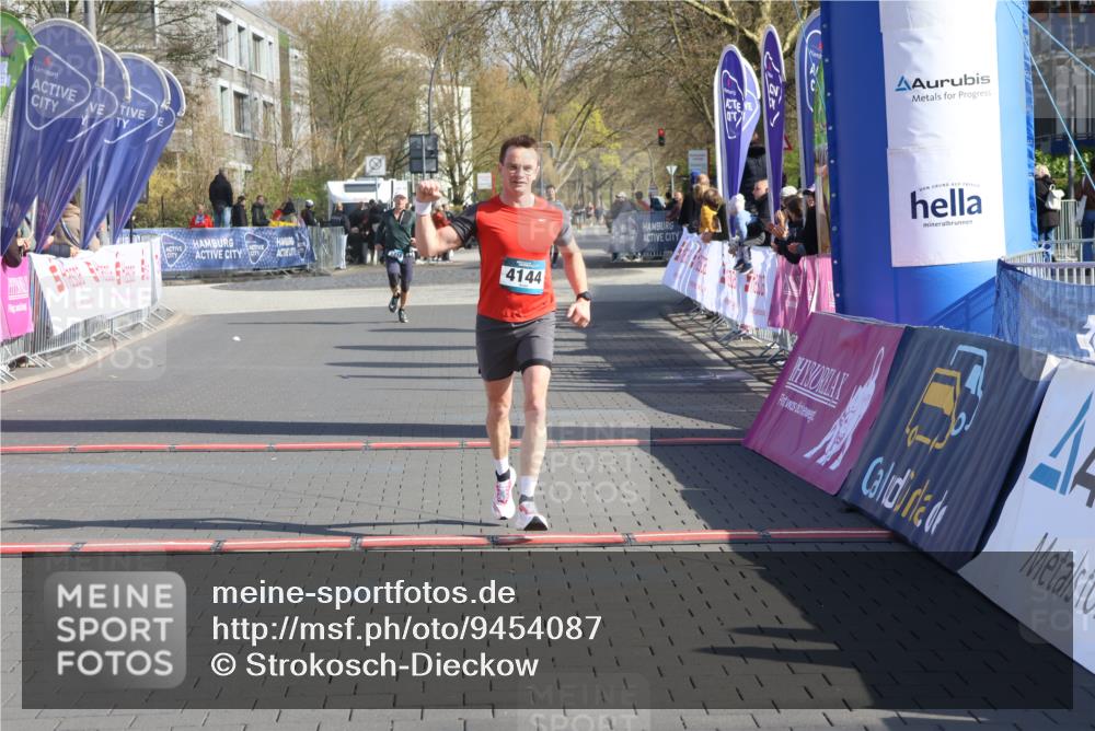 12.04.2026 - 45. Internationalen Wilhelmsburger Insellauf Strokosch-Dieckow http://msf.ph/oto/9454087 12.04.2026 10:29:14 Ziel 4075, 4144 meine-sportfotos.de