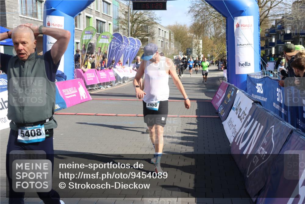 12.04.2026 - 45. Internationalen Wilhelmsburger Insellauf Strokosch-Dieckow http://msf.ph/oto/9454089 12.04.2026 10:41:28 Ziel 3534, 5281, 5247, 5299 meine-sportfotos.de