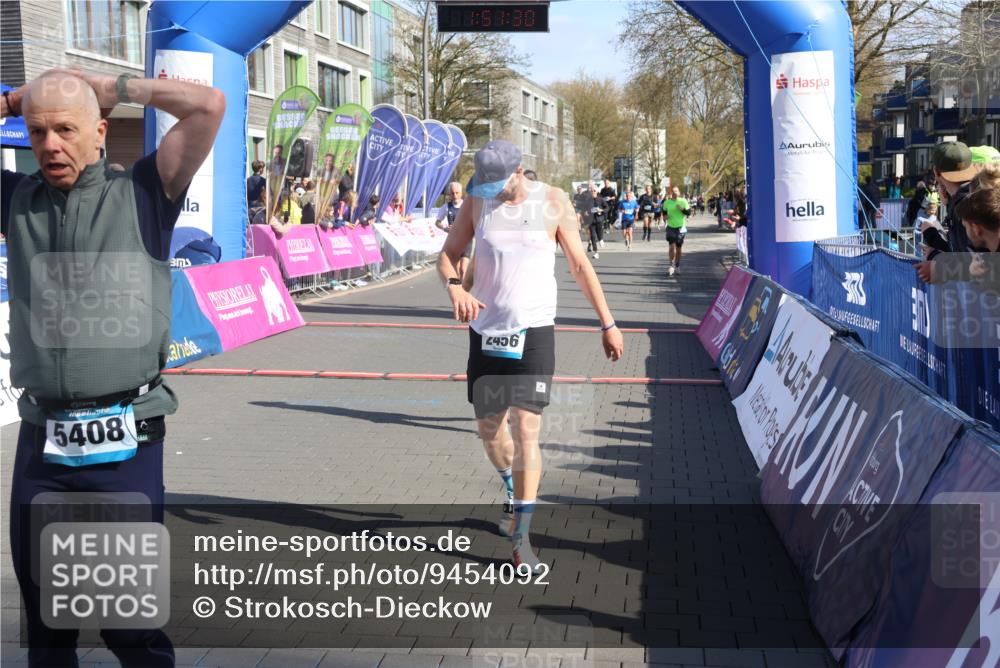 12.04.2026 - 45. Internationalen Wilhelmsburger Insellauf Strokosch-Dieckow http://msf.ph/oto/9454092 12.04.2026 10:41:28 Ziel 3534, 5281, 5247, 5299 meine-sportfotos.de
