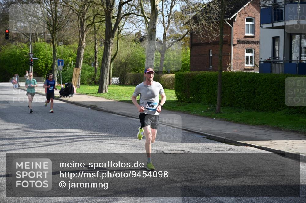 12.04.2026 - 45. Internationalen Wilhelmsburger Insellauf J. Mangold http://msf.ph/oto/9454098 12.04.2026 10:17:12 Ziel 3401, 5838, 2819, 2866, 2866, 4205, 3682, 4475 meine-sportfotos.de
