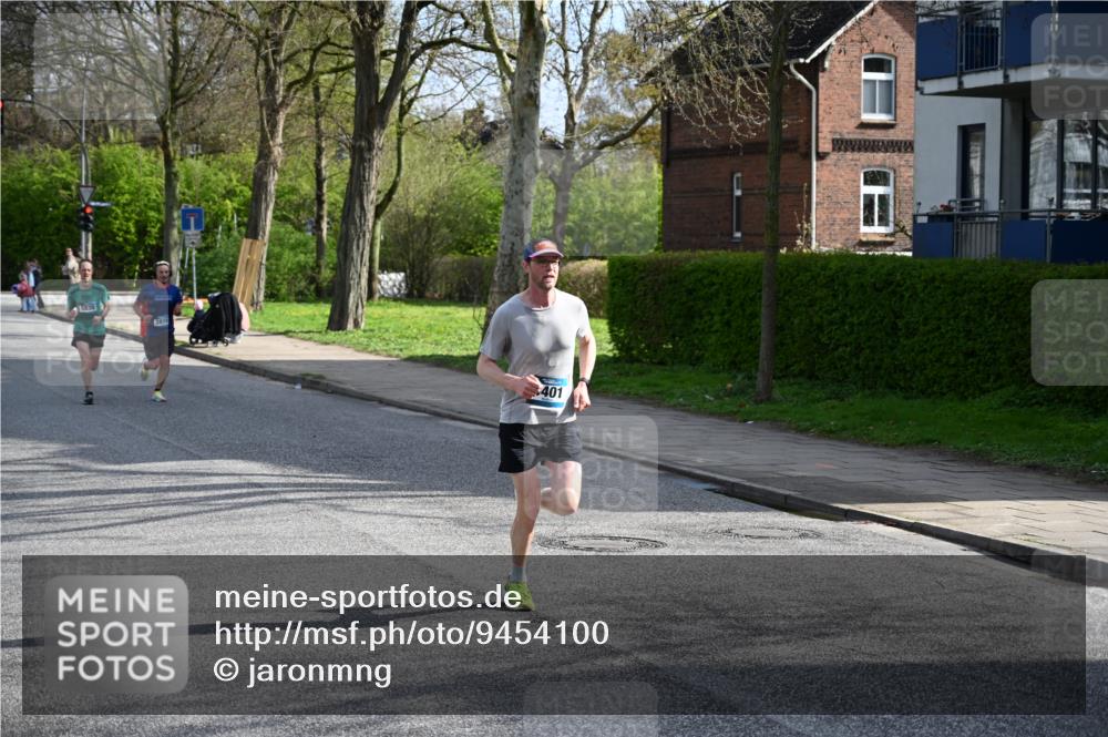 12.04.2026 - 45. Internationalen Wilhelmsburger Insellauf J. Mangold http://msf.ph/oto/9454100 12.04.2026 10:17:12 Ziel 3401, 5838, 2819, 2866, 2866, 4205, 3682, 4475 meine-sportfotos.de