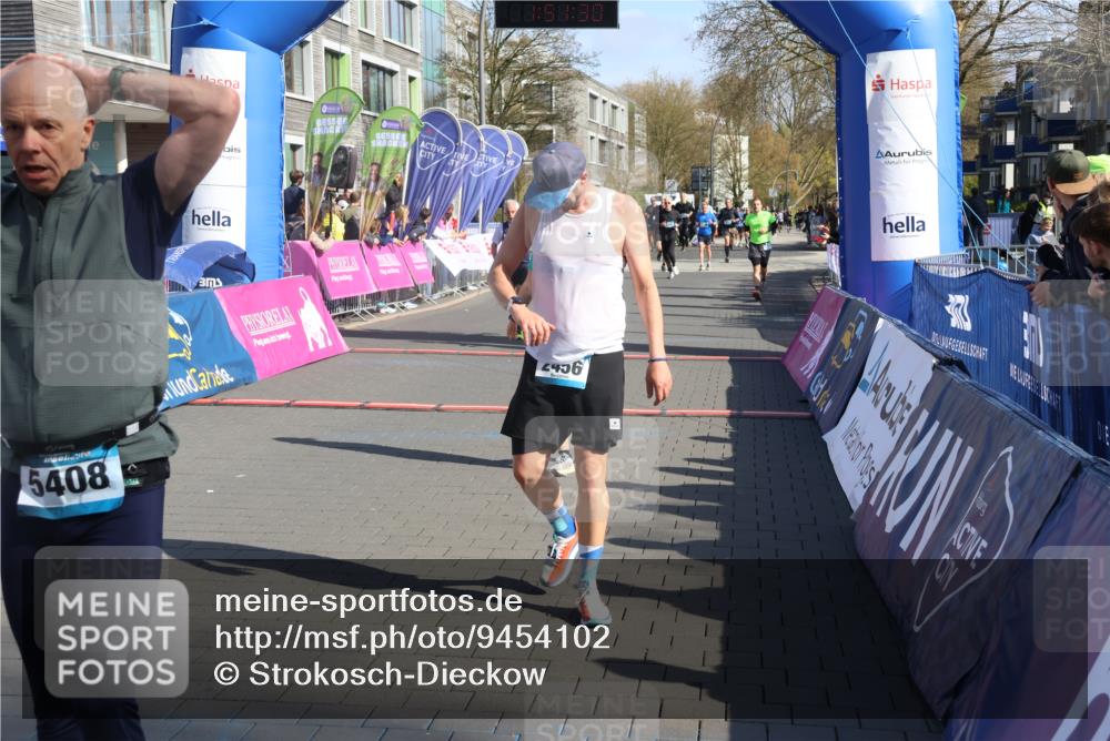 12.04.2026 - 45. Internationalen Wilhelmsburger Insellauf Strokosch-Dieckow http://msf.ph/oto/9454102 12.04.2026 10:41:28 Ziel 3534, 5281, 5247, 5299 meine-sportfotos.de