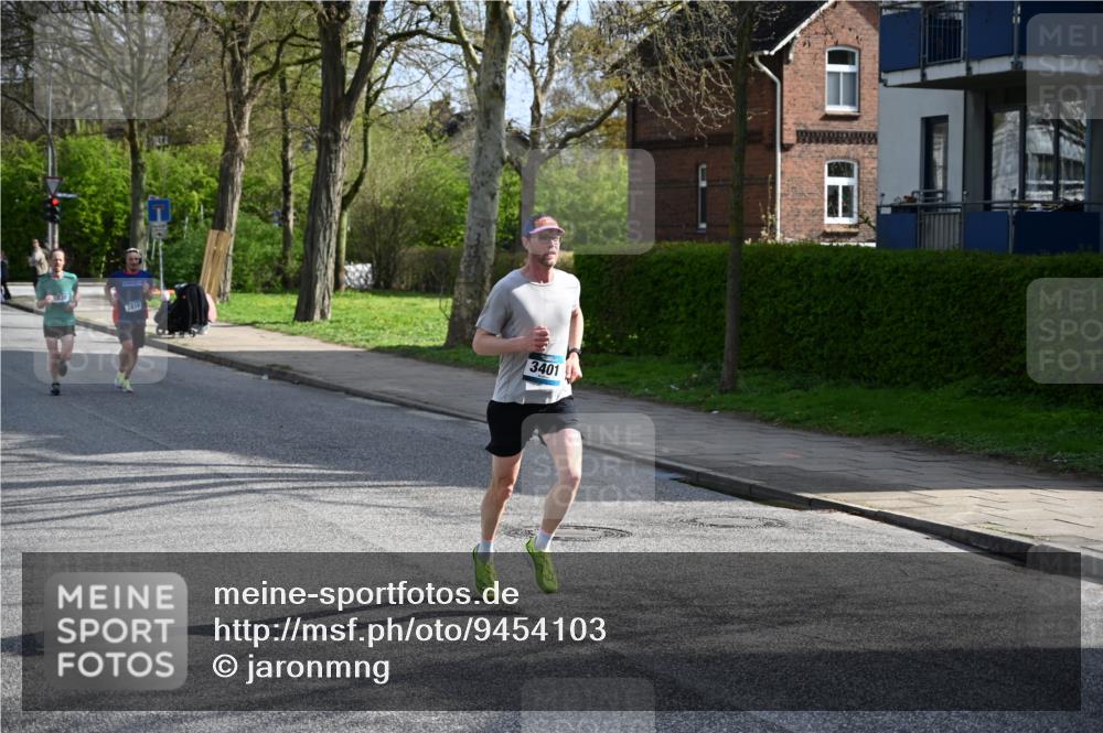 12.04.2026 - 45. Internationalen Wilhelmsburger Insellauf J. Mangold http://msf.ph/oto/9454103 12.04.2026 10:17:12 Ziel 3401, 5838, 2819, 2866, 2866, 4205, 3682, 4475 meine-sportfotos.de