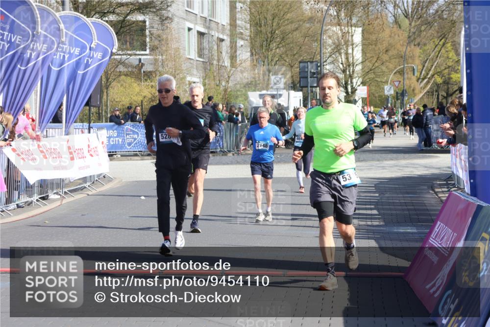 12.04.2026 - 45. Internationalen Wilhelmsburger Insellauf Strokosch-Dieckow http://msf.ph/oto/9454110 12.04.2026 10:41:33 Ziel 5247, 5299, 5315, 5288, 3444, 5254 meine-sportfotos.de