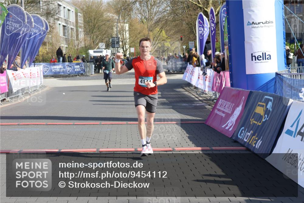 12.04.2026 - 45. Internationalen Wilhelmsburger Insellauf Strokosch-Dieckow http://msf.ph/oto/9454112 12.04.2026 10:29:15 Ziel 4144 meine-sportfotos.de