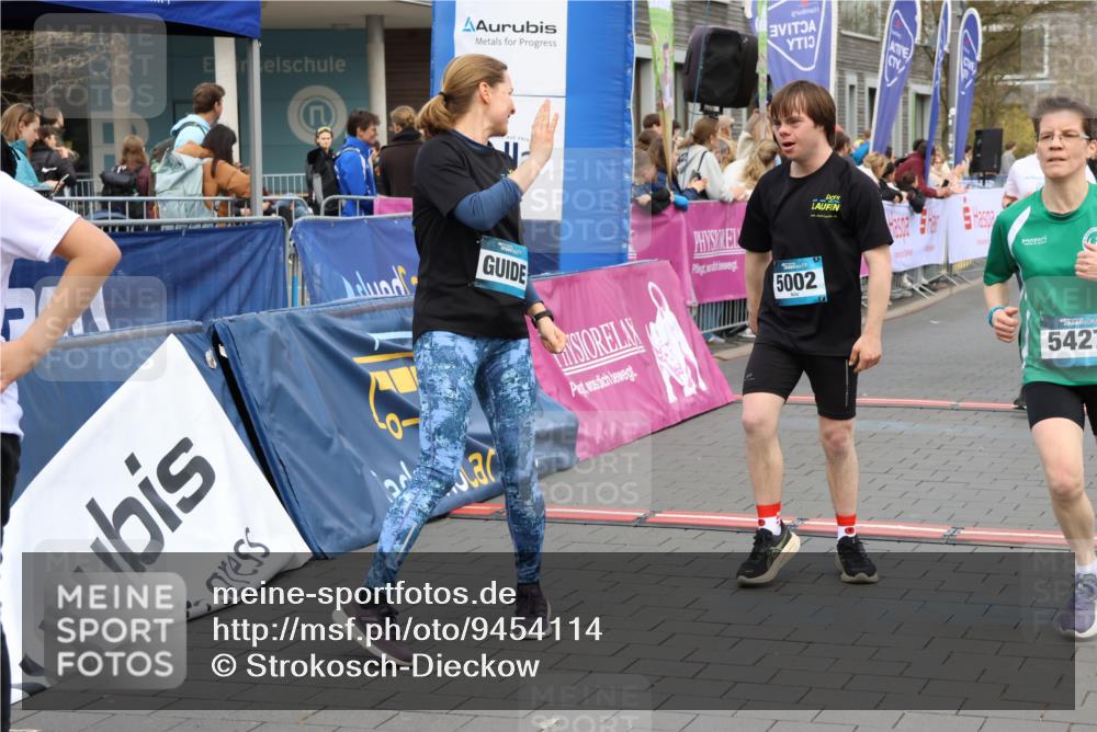 12.04.2026 - 45. Internationalen Wilhelmsburger Insellauf Strokosch-Dieckow http://msf.ph/oto/9454114 12.04.2026 13:05:25 Ziel 5002, 5427, 4610, 5128, 5098, 5235, 5234 meine-sportfotos.de