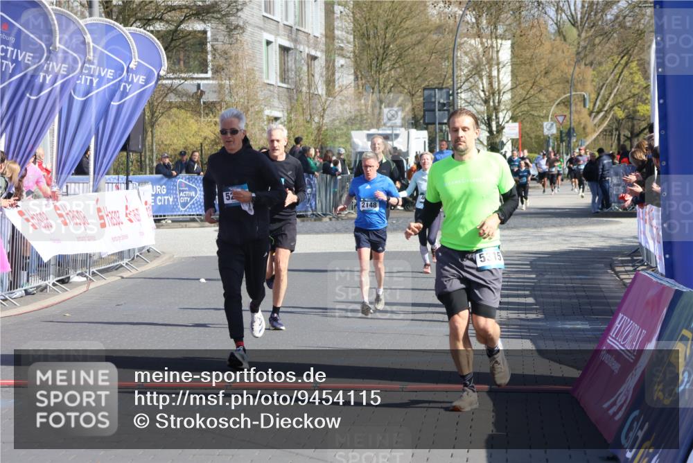 12.04.2026 - 45. Internationalen Wilhelmsburger Insellauf Strokosch-Dieckow http://msf.ph/oto/9454115 12.04.2026 10:41:33 Ziel 5247, 5299, 5315, 5288, 3444, 5254 meine-sportfotos.de