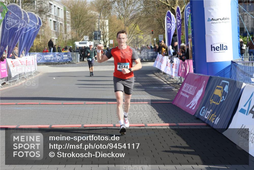 12.04.2026 - 45. Internationalen Wilhelmsburger Insellauf Strokosch-Dieckow http://msf.ph/oto/9454117 12.04.2026 10:29:15 Ziel 4144 meine-sportfotos.de