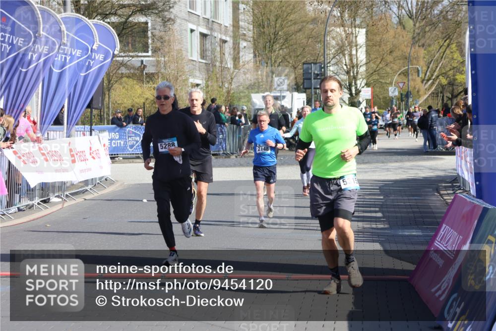 12.04.2026 - 45. Internationalen Wilhelmsburger Insellauf Strokosch-Dieckow http://msf.ph/oto/9454120 12.04.2026 10:41:33 Ziel 5247, 5299, 5315, 5288, 3444, 5254 meine-sportfotos.de