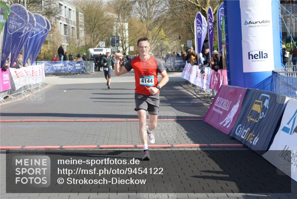 12.04.2026 - 45. Internationalen Wilhelmsburger Insellauf Strokosch-Dieckow http://msf.ph/oto/9454122 12.04.2026 10:29:15 Ziel 4144 meine-sportfotos.de