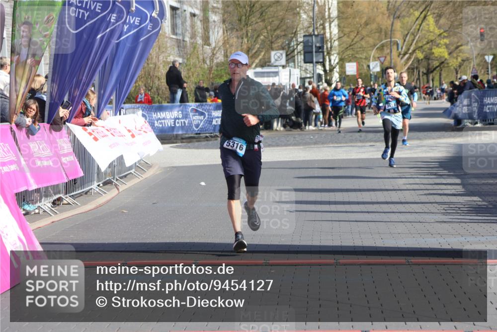 12.04.2026 - 45. Internationalen Wilhelmsburger Insellauf Strokosch-Dieckow http://msf.ph/oto/9454127 12.04.2026 10:29:19 Ziel 5316 meine-sportfotos.de