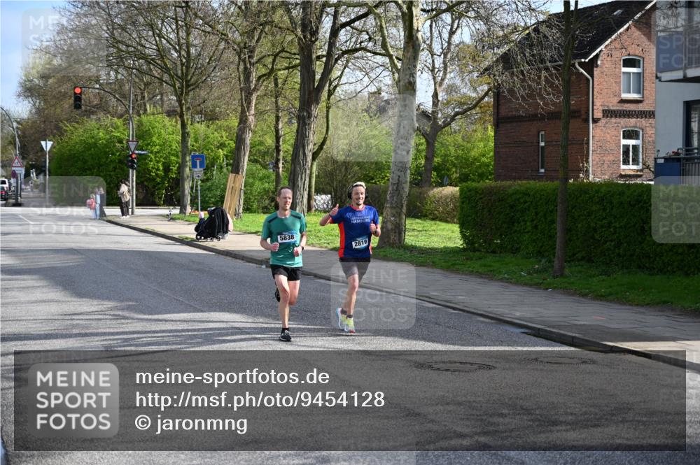 12.04.2026 - 45. Internationalen Wilhelmsburger Insellauf J. Mangold http://msf.ph/oto/9454128 12.04.2026 10:17:15 Ziel 3401, 5838, 2819, 2866, 4205, 3682, 4475 meine-sportfotos.de