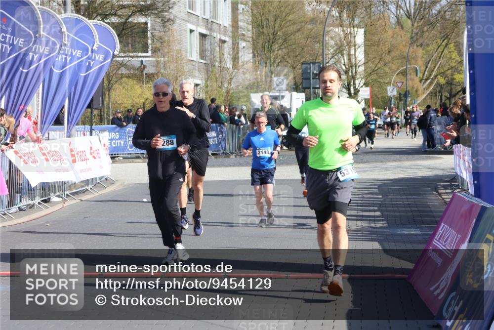12.04.2026 - 45. Internationalen Wilhelmsburger Insellauf Strokosch-Dieckow http://msf.ph/oto/9454129 12.04.2026 10:41:33 Ziel 5247, 5299, 5315, 5288, 3444, 5254 meine-sportfotos.de